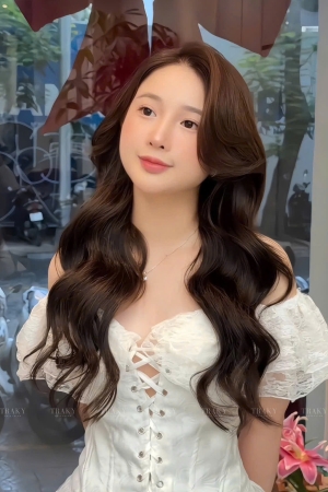 Uốn Tóc Nữ Quận 7 – Xu Hướng Làm Đẹp Được Yêu Thích Tại Salon Traky