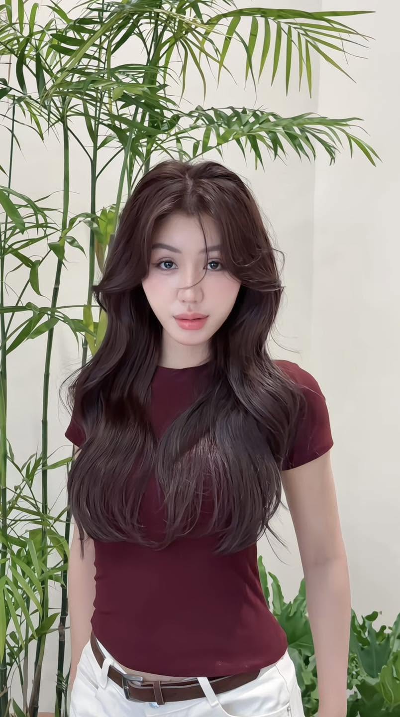 Nên Uốn Hay Duỗi Tóc? So Sánh Để Chọn Đúng Với Chất Tóc Tại Quận 7